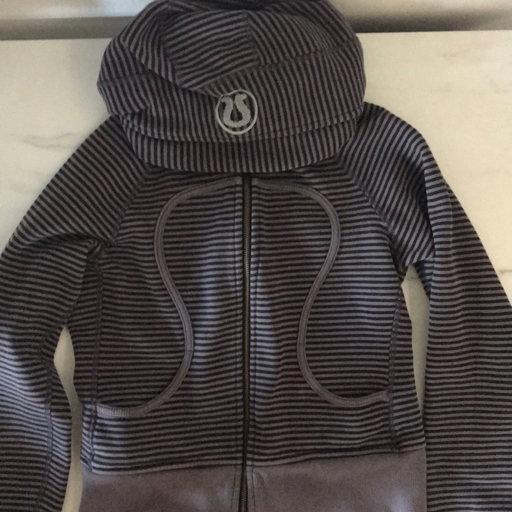 Lululemon scuba hoodie size 4